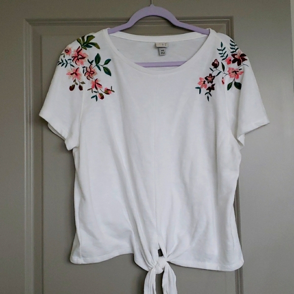 a new day Tops - Perfect Spring Embroidered Florals Tie Front Shirt 🌸